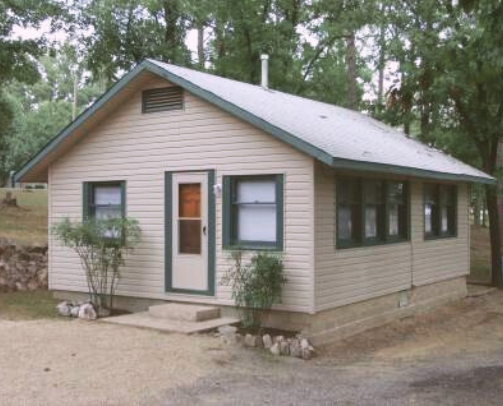 Front view of Cabin 3 at Knollwood Lodge – quiet cabin Hot Springs rental