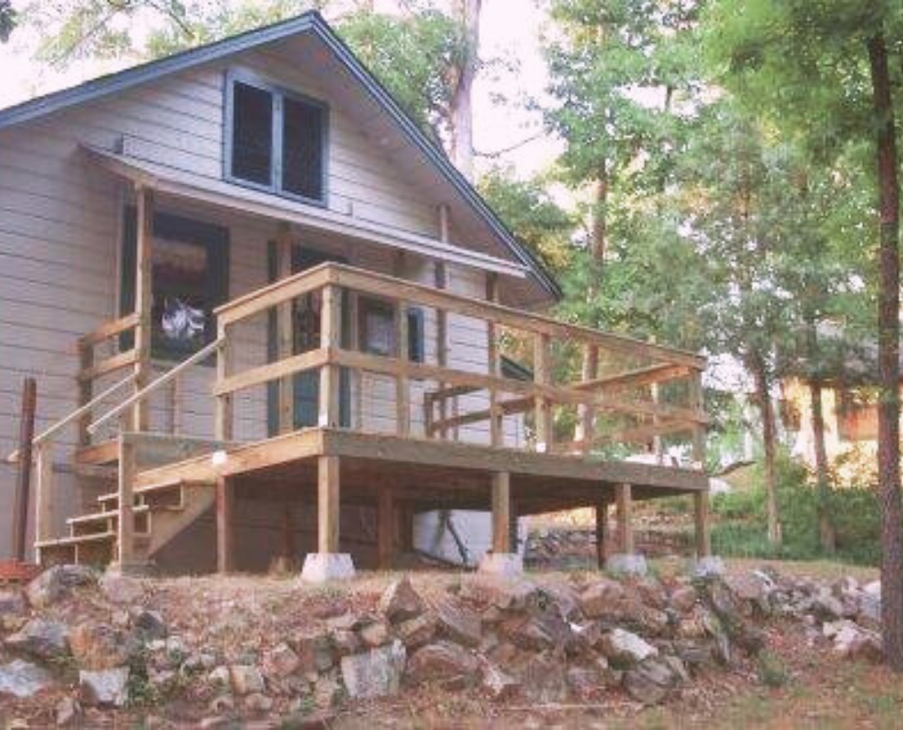 Back view of Cabin 4 with private deck – cozy cabin Hot Springs getaway