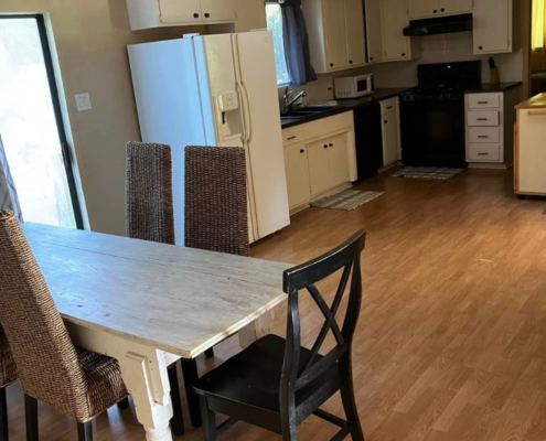 Full kitchen in Lake Hamilton family cabin rental with modern appliances and dining space