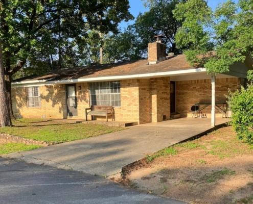 Lake Hamilton family cabin rental exterior at Knollwood Lodge with patio and lake view