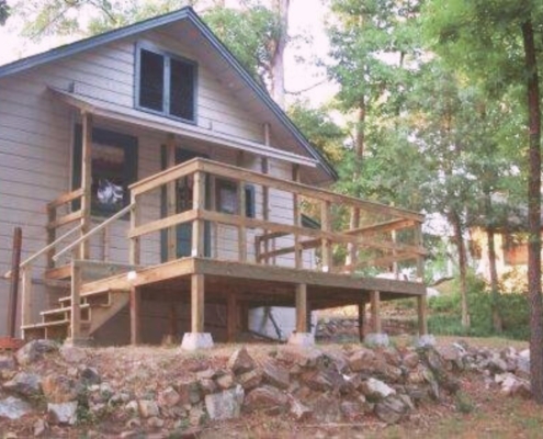 Back view of Cabin 4 with private deck – cozy cabin Hot Springs getaway