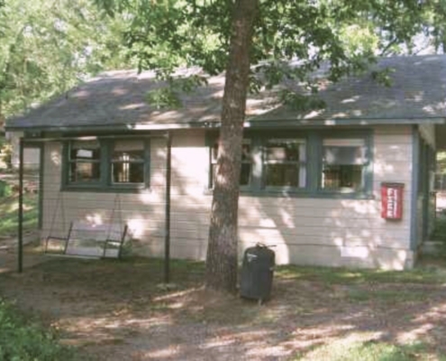 Lakefront cabin rental 6 outside